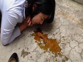 【野外羞恥】調教浣腸排泄　サンプル画像06